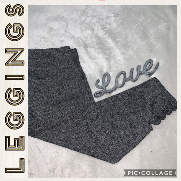 Pants - Gray Capris Leggings • Size Medium